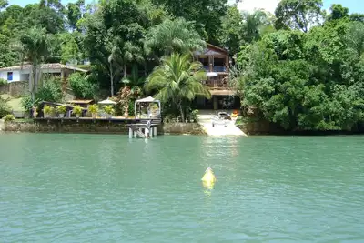 Image de Spectaculaire maison à l'Île Araujo à Paraty face à la mer