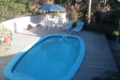 Image de maison super confortable, piscine, barbecue, splits, télévision par câble, Internet.