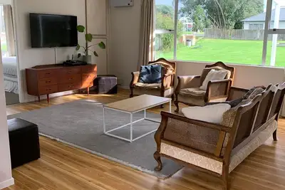 Image de Marchez jusqu'à la ville et la mer de Raglan!