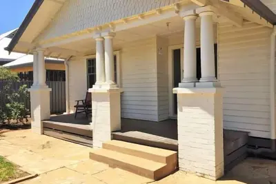 Image de Kyabram Maison - famille et animal sympathique maison