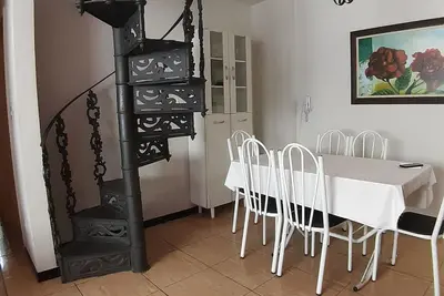 Image de Excellente immeuble avec piscine, sauna, garage, terrasse.