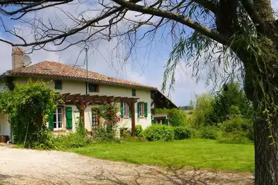 Image de Vues à couper le souffle - Ferme française et piscine - Sud-ouest de la France