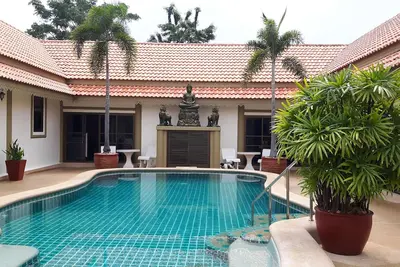 Image de Bang sare villa avec 7 chambres et piscine pour 20 personnes près de toutes les attractions
