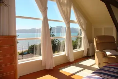 Image de Le Triangle Bleu - bach ensoleillé de deux étages