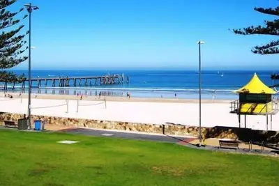 Image de Mètres de Glenelg Beach & vibrant Jetty Road shopping + dining precinct. Wifi