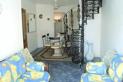 Image de après Lindissimo. 1suite / air + 1qto / air + balcon w / verres + chambres + piscine / jeux / 1v