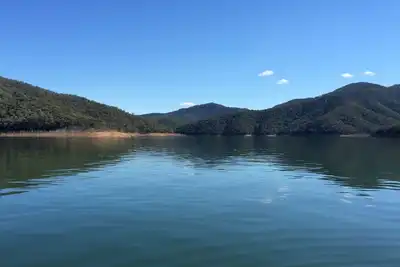 Image de Maison avec vue sur l'eau et la montagne