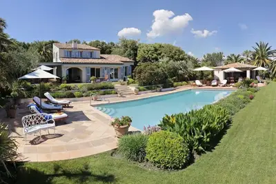 Image de Splendide villa proche de Valbonne dans un domaine privé pacifique et sûr.