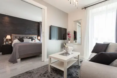 Image de Appartement de luxe avec vue sur la mer sur la place principale donnant sur le port