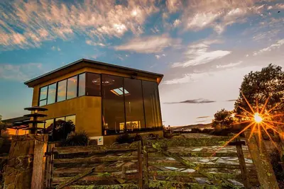 Image de Escapade spa de luxe en lune de miel au grand air de Tasmanie. Comme on le voit sur Getaway!