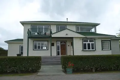 Image de Grande villa de campagne de cinq chambres sur deux niveaux