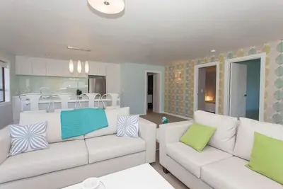 Image de Appartement serein de 2 chambres près du lac.