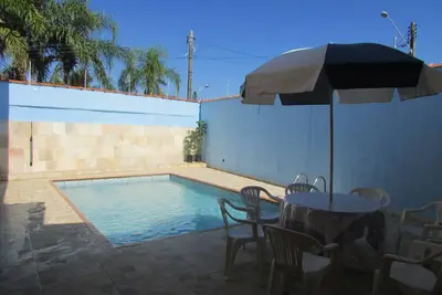 Image de Maison w / Pool - grande et aérée sur Seagull Beach - 300 mètres de la plage.