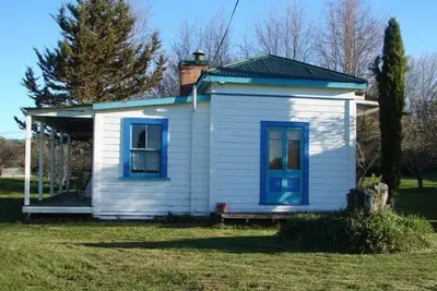 Image de Cottage de caractère pittoresque sur une ferme en activité, Running Sheep & Beef.