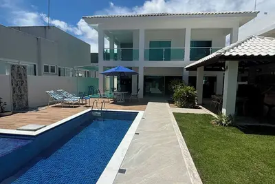Image de Cond. Standard High, Home chauffée, piscine avec Kiosk et barbecue.