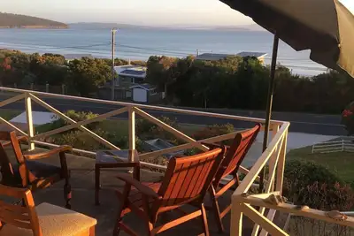 Image de Surf Beach House - Park Beach - vue imprenable, soleil et surf. Marcher jusqu'à la plage.