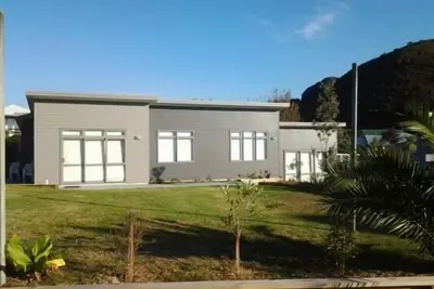 Image de Famille Bach avec espace pour jouer et proche du surf