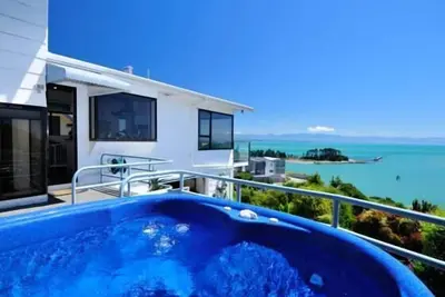 Image de 'Ocean Dreaming' with Views and Spa Pool