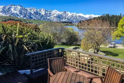 Image de Terrasse au bord du lac (à distance de marche de la ville)
