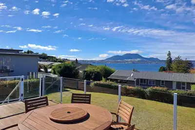 Image de Grande maison de vacances joliment meublée avec une vue imprenable