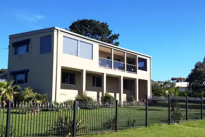 Image de Beach Escape avec Ocean à votre porte! Circuit du Grand Prix