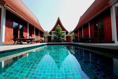 Image de Une superbe et tranquille villa avec piscine privée en Thaïlande. Pension complète.