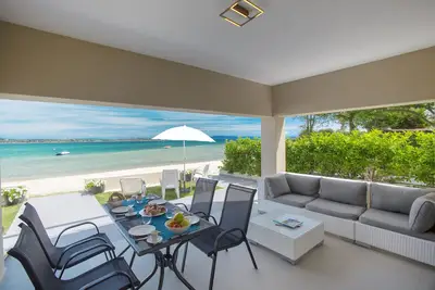 Image de Luxueuse villa familiale les pieds dans l'eau