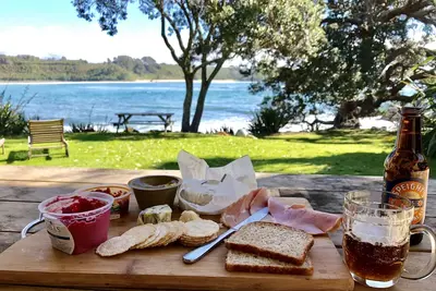 Image de Tapuaetahi Fishing Lodge