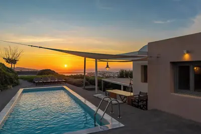 Image de 270 Oia's View House Iv, piscine privée et jardin, vue coucher de soleil