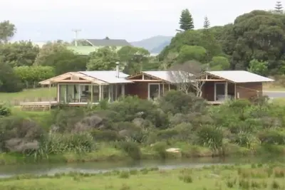 Image de Waipapa Place au bord de la rivière