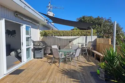 Image de Proche du lac et de la ville