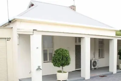 Image de Squatters Cottage - 10 personnes - séjournez 7 nuits + 20% de réduction.