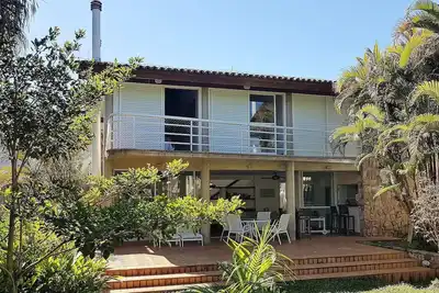 Image de Maison avec 4 suites dans un condominium fermé pieds dans le sable - Guaratuba