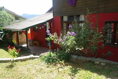 Belle maison à trois pâtés de maisons de la plage. Au sud de l'île de Florianópolis
