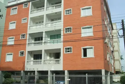 Image de Appartement avant avec balcon, 2 chambres, (1 en suite) Asturias-Guaruja