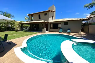 Image de Maison confortable à Guarajuba 4/4 avec piscine, à 200m de la plage, en copropriété.