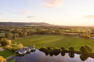 Image de Lakeside Villas à Crittenden Estate