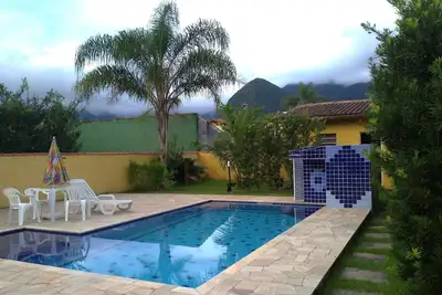 Image de maison confortable, piscine privée, air conditionné et vue sur la mer