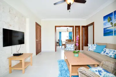 Brand New 2 Chambre, 2 salles de bain, 2e étage Condo