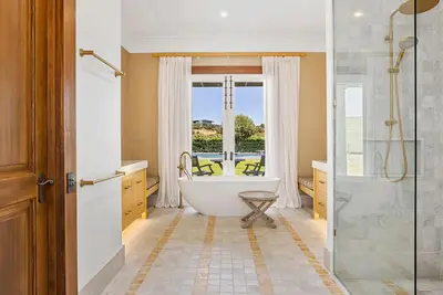 Image de Maison Tara Portsea Beach Court Piscine chauffée Tennis