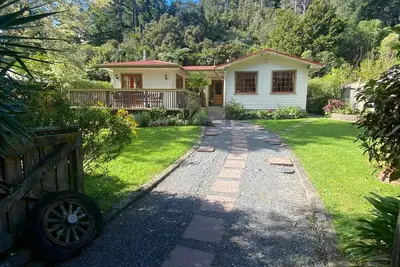 Image de Belle maison spacieuse sur grande section privée