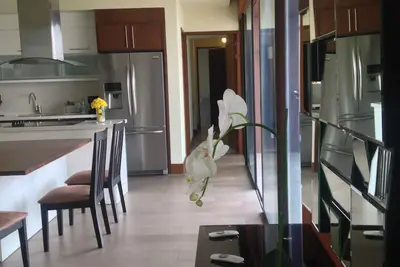 Image de Confort et emplacement exceptionnel - Suite supérieure, cuisine