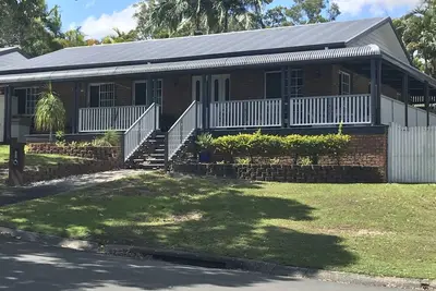 Image de Grande maison coloniale du Queenslander parfaite pour les familles, les couples ou les groupes