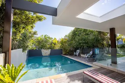 Image de Emplacement idéal à Casuarina. Belle maison avec piscine près de la plage et des commerces