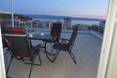 Image de Grande terrasse avec vue magnifique sur la mer