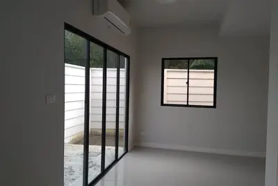 Image de Maison proche voie express.