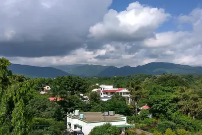 Image de B&B avec vue sur la colline près de Pacific Mall