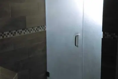 Image de Maison à deux étages avec piscine privée