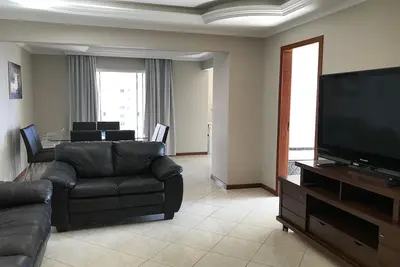 Image de Apt dans le centre de Meia Praia avec 4 chambres avec air - près de la mer et deux postes vacants