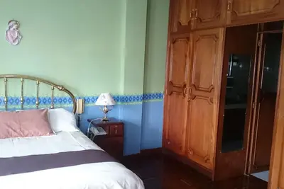 Image de 5 étoiles, Beautifull, chambre ensoleillée et confortable avec grande salle de bains.